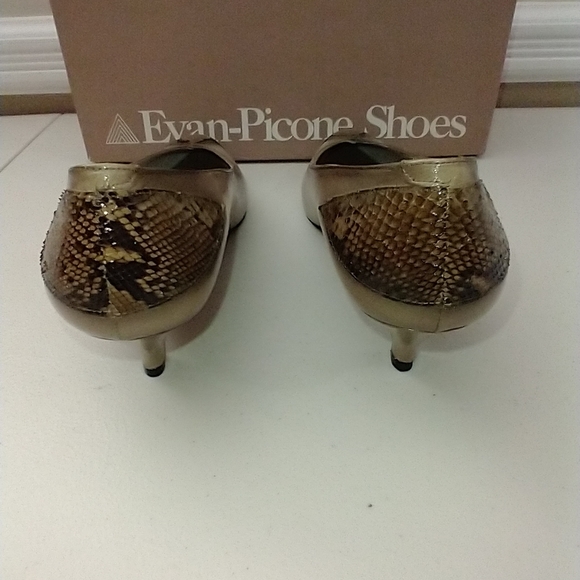 VINTAGE NEVER WORN EVAN PICONE pump. - Picture 5 of 10